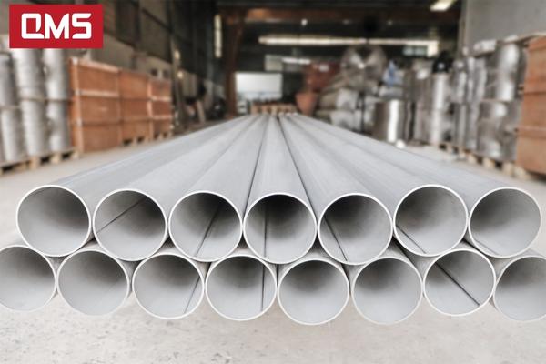 Hình ảnh thật ống inox 304 công nghiệp tại QMS