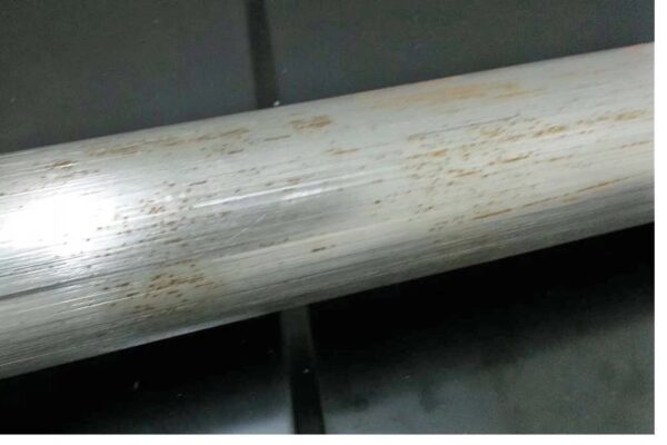 Inox bị oxi hóa thường có màu vàng, nâu hoặc đen