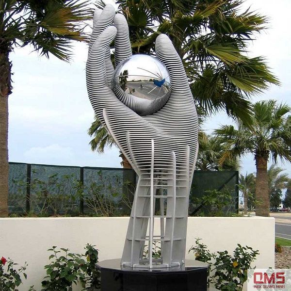 Nghệ thuật điêu khắc inox